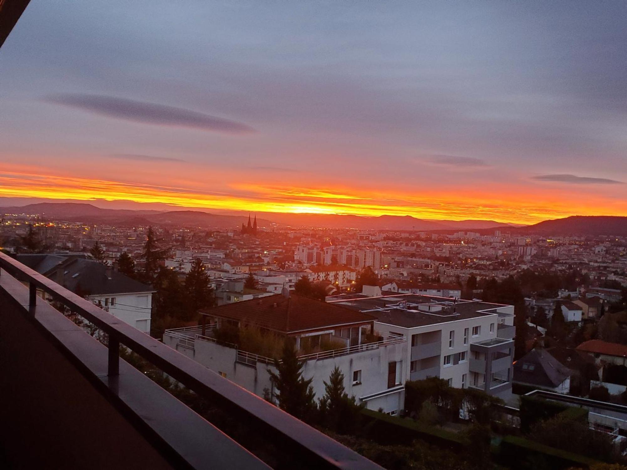 Entre Ville Et Nature - Les Hauts De Clermont Avec Garage Gratuit Exteriör bild